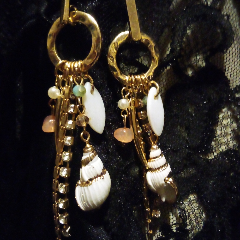 Beautiful Beach Inspired Gold Tone Enamel Rhinestone Seashell Dangle Earrings